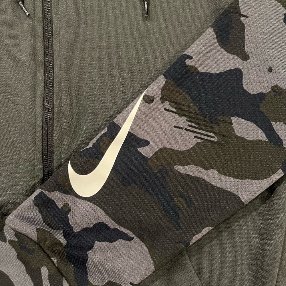 NWOT Nike Men’s sweatshirt size small. Camp black and grey sleeves - Picture 6 of 8